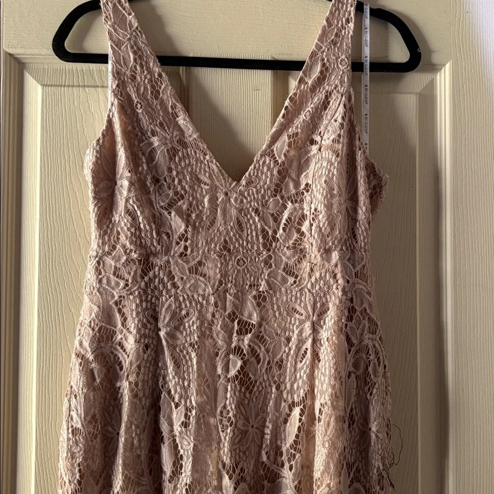 G by guess Elegant Lace V-Neck Dress in Tan